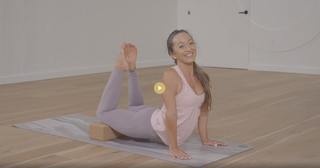 Kino MacGregor feet photo thumbnail