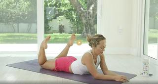 Kino MacGregor feet photo thumbnail