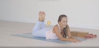Kino MacGregor feet photo thumbnail