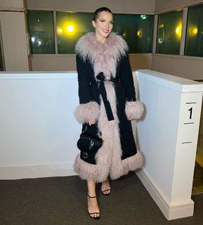 Helen Flanagan feet photo thumbnail