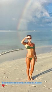 Amanda Holden feet photo thumbnail