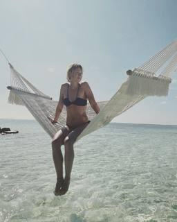 Federica Pellegrini feet photo thumbnail