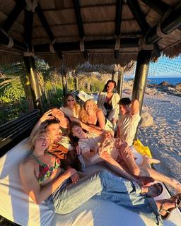 Peyton List feet photo thumbnail