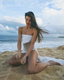 Camila Queiroz feet photo thumbnail