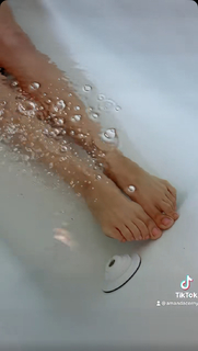Amanda Cerny feet photo thumbnail