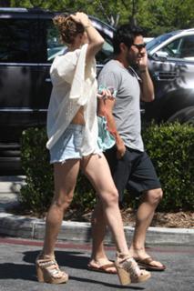 LeAnn Rimes feet photo thumbnail