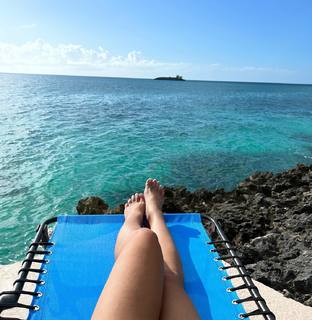 Tia Carrere feet photo thumbnail