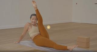 Kino MacGregor feet photo thumbnail