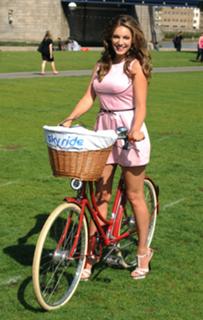 Kelly Brook feet photo thumbnail