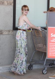 Emma Roberts feet photo thumbnail
