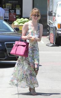 Emma Roberts feet photo thumbnail