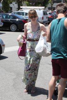 Emma Roberts feet photo thumbnail