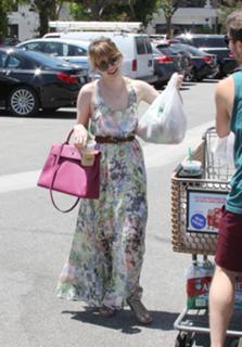 Emma Roberts feet photo thumbnail