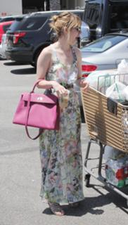Emma Roberts feet photo thumbnail