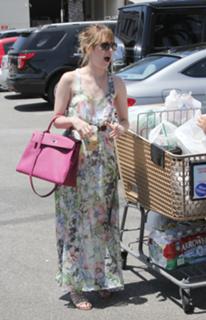 Emma Roberts feet photo thumbnail