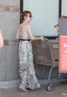 Emma Roberts feet photo thumbnail