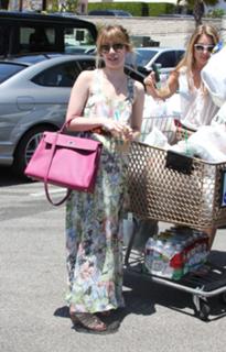 Emma Roberts feet photo thumbnail