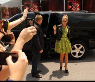 Demi Lovato feet photo thumbnail