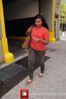 Mindy Kaling feet photo thumbnail