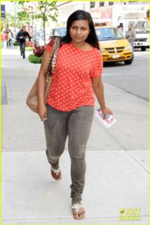 Mindy Kaling feet photo thumbnail