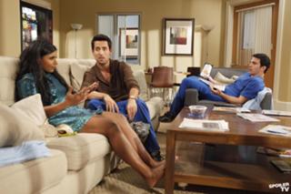 Mindy Kaling feet photo thumbnail