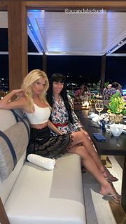 Victoria Silvstedt feet photo thumbnail