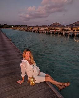 Ashley James feet photo thumbnail