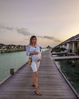Ashley James feet photo thumbnail