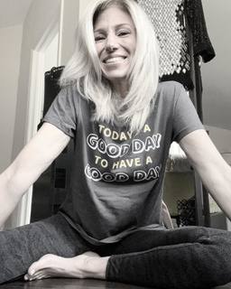 Debbie Gibson feet photo thumbnail