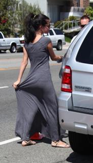 Selena Gomez feet photo thumbnail