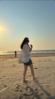 Karisma Kapoor feet photo thumbnail