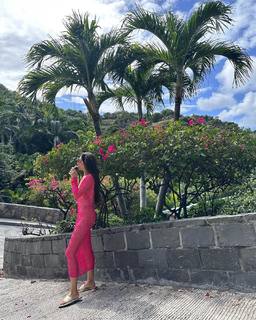 Shay Mitchell feet photo thumbnail