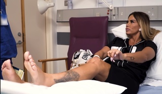 Katie Price feet photo thumbnail
