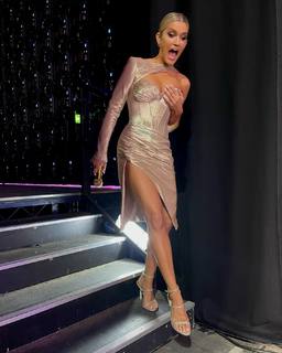 Ashley Roberts feet photo thumbnail