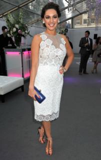 Kelly Brook feet photo thumbnail