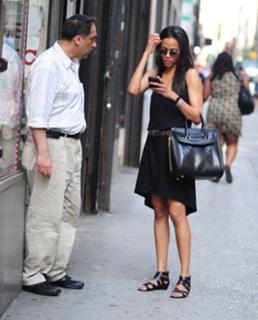 Zoe Saldana feet photo thumbnail