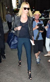 Charlize Theron feet photo thumbnail