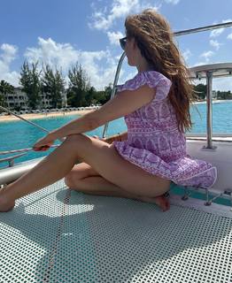 Isla Fisher feet photo thumbnail