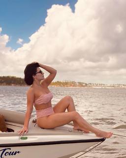 Kéfera Buchmann feet photo thumbnail
