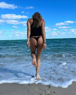 Adriane Galisteu feet photo thumbnail