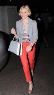 Elizabeth Banks feet photo thumbnail