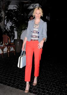 Elizabeth Banks feet photo thumbnail