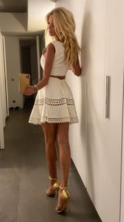 Victoria Silvstedt feet photo thumbnail