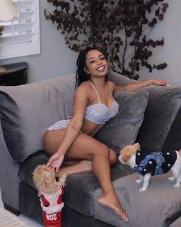 Qimmah Russo feet photo thumbnail
