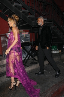Rita Ora feet photo thumbnail