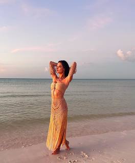 Alessandra Ambrosio feet photo thumbnail