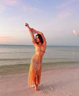 Alessandra Ambrosio feet photo thumbnail
