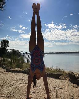 Danica Patrick feet photo thumbnail