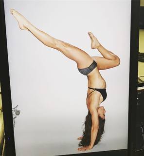 Danica Patrick feet photo thumbnail