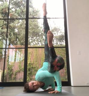Danica Patrick feet photo thumbnail